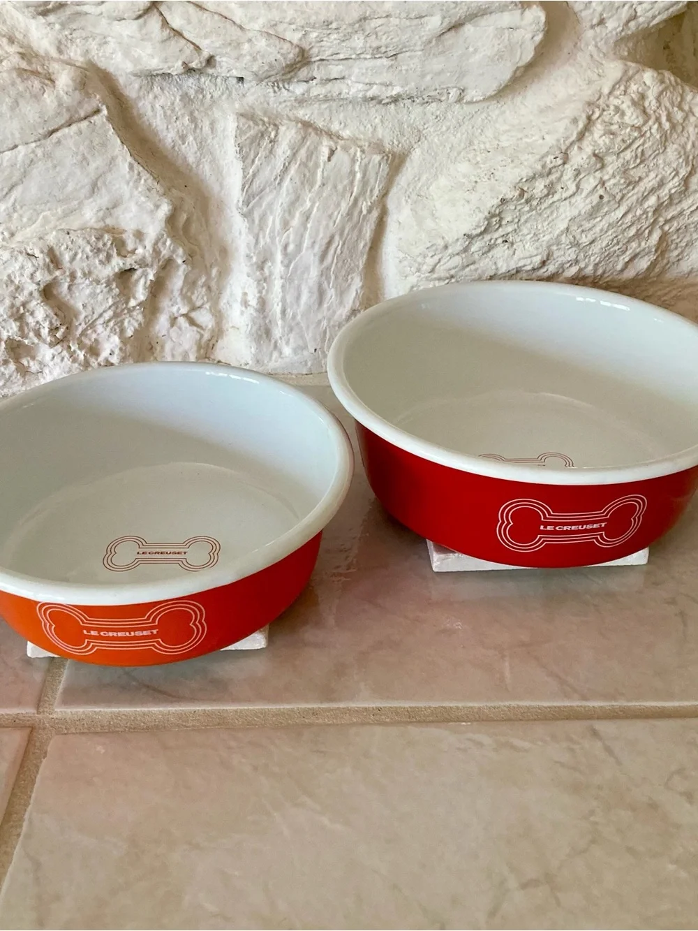 NWT Le Creuset Set of Pet Bowls with Red and Orange Bone Logo - Set of 2